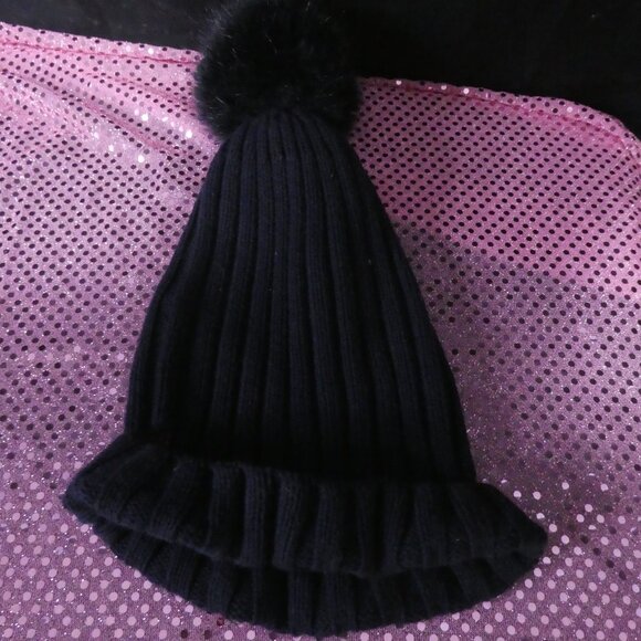 H&M | 4-8 years | Ribbed Navy Winter Hat With Pom Pom *Has a small hole - Picture 4 of 13